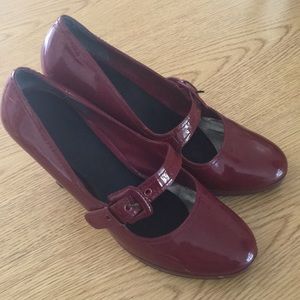 Vero Cuoio vintage shoes.